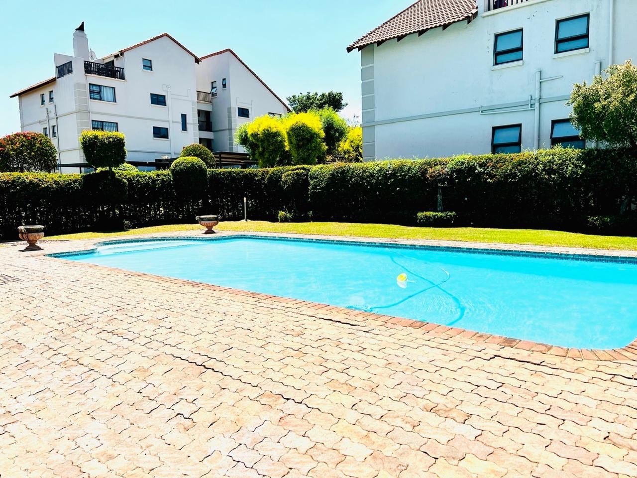 2 Bedroom Ground Floor Apartment available in Sunninghill, Sandton 3