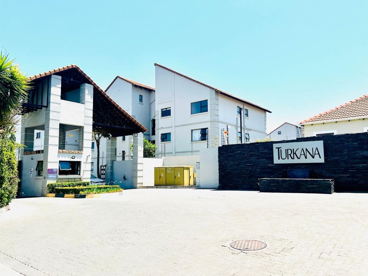 2 Bedroom Ground Floor Apartment available in Sunninghill, Sandton