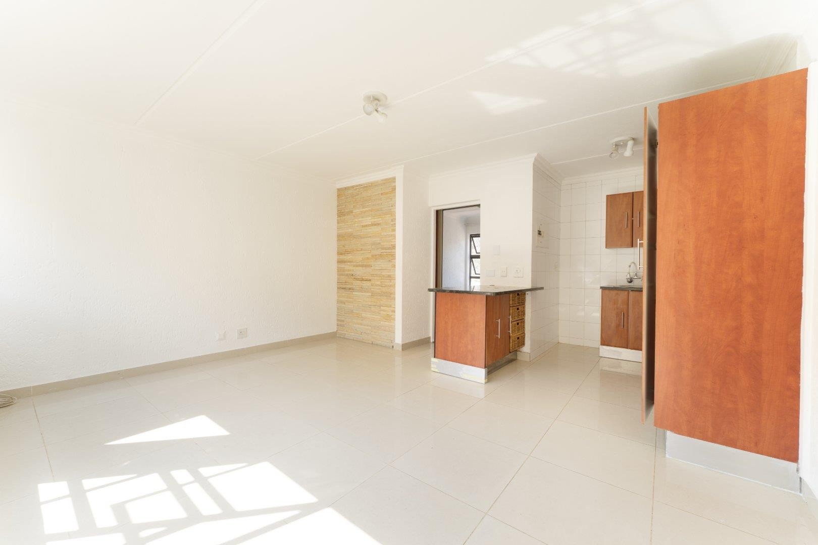 Apartment for sale in Bruma, Johannesburg, 51 m²