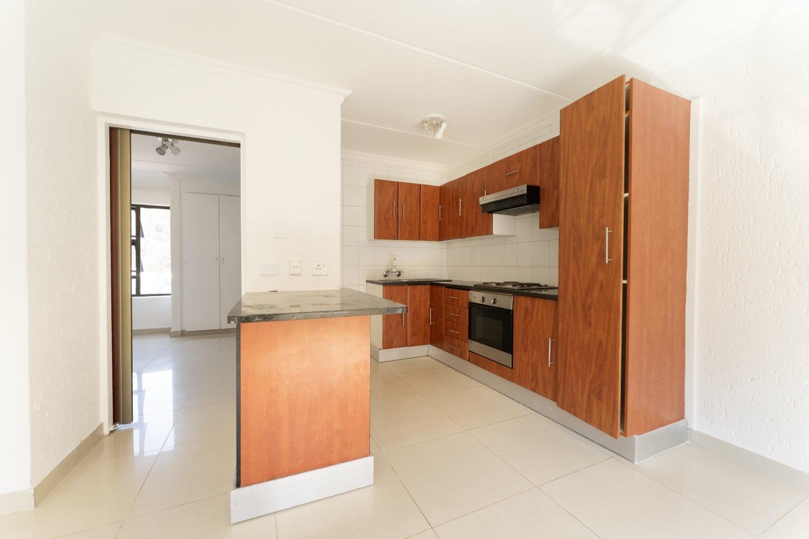 Apartment for sale in Bruma, Johannesburg, 51 m²