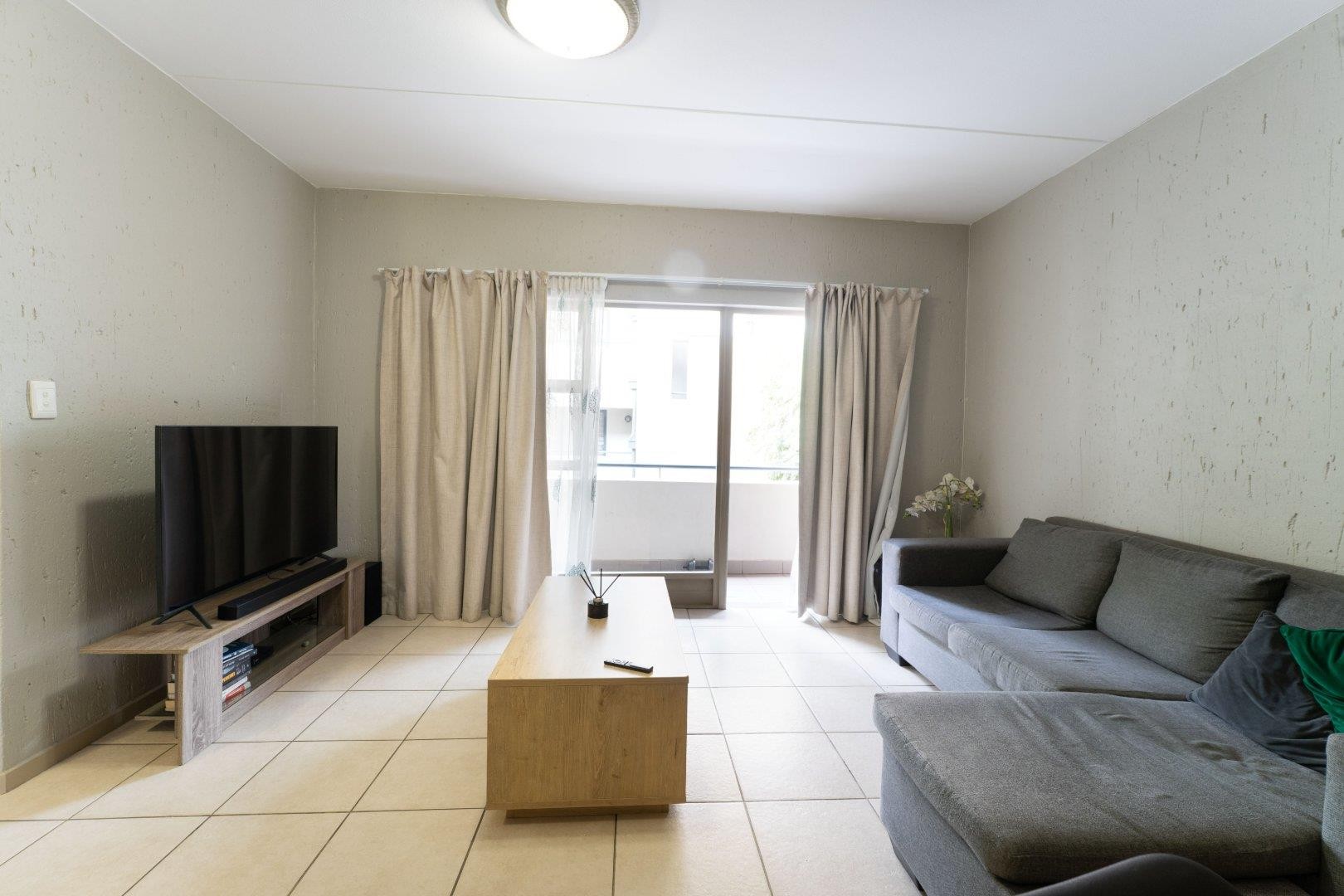 Apartment for sale in Lonehill, Sandton, 61 m²