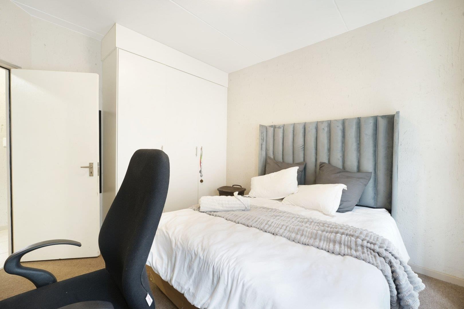 Apartment for sale in Lonehill, Sandton, 61 m²