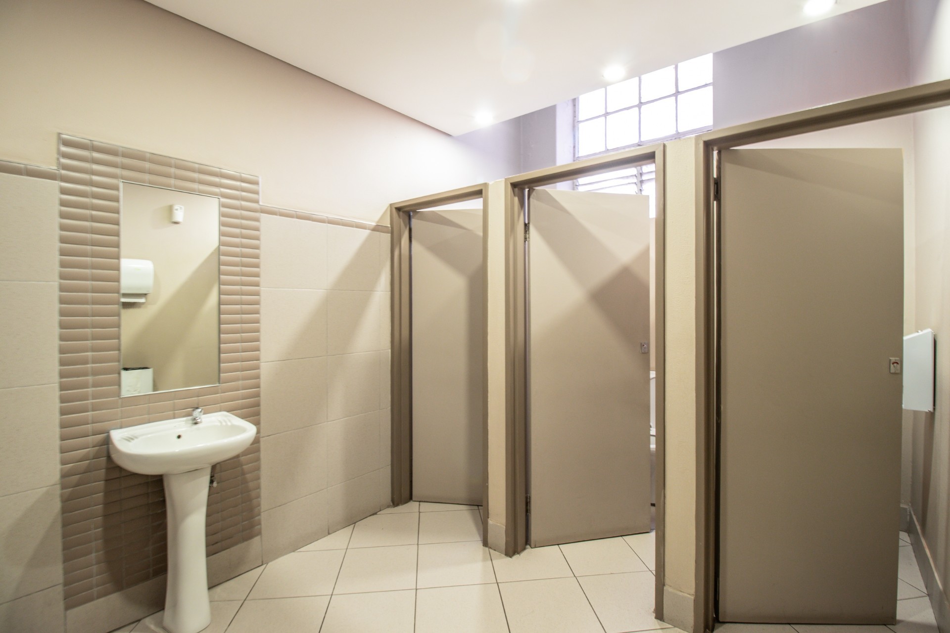 Commercial Property for rent in Johannesburg Central, Johannesburg, 63 m²
