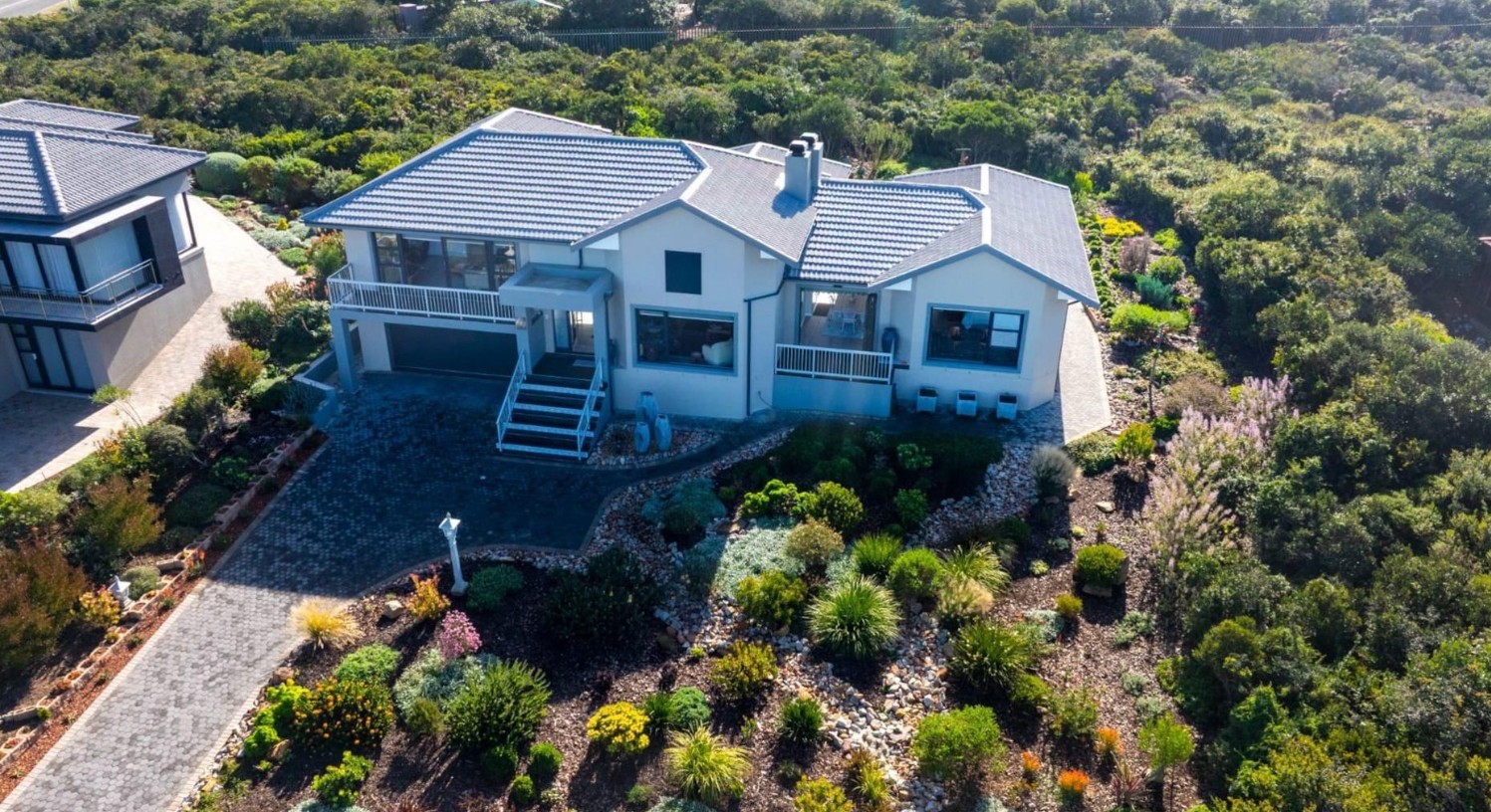 House for sale in Village On Sea, Mossel Bay, 307 m²