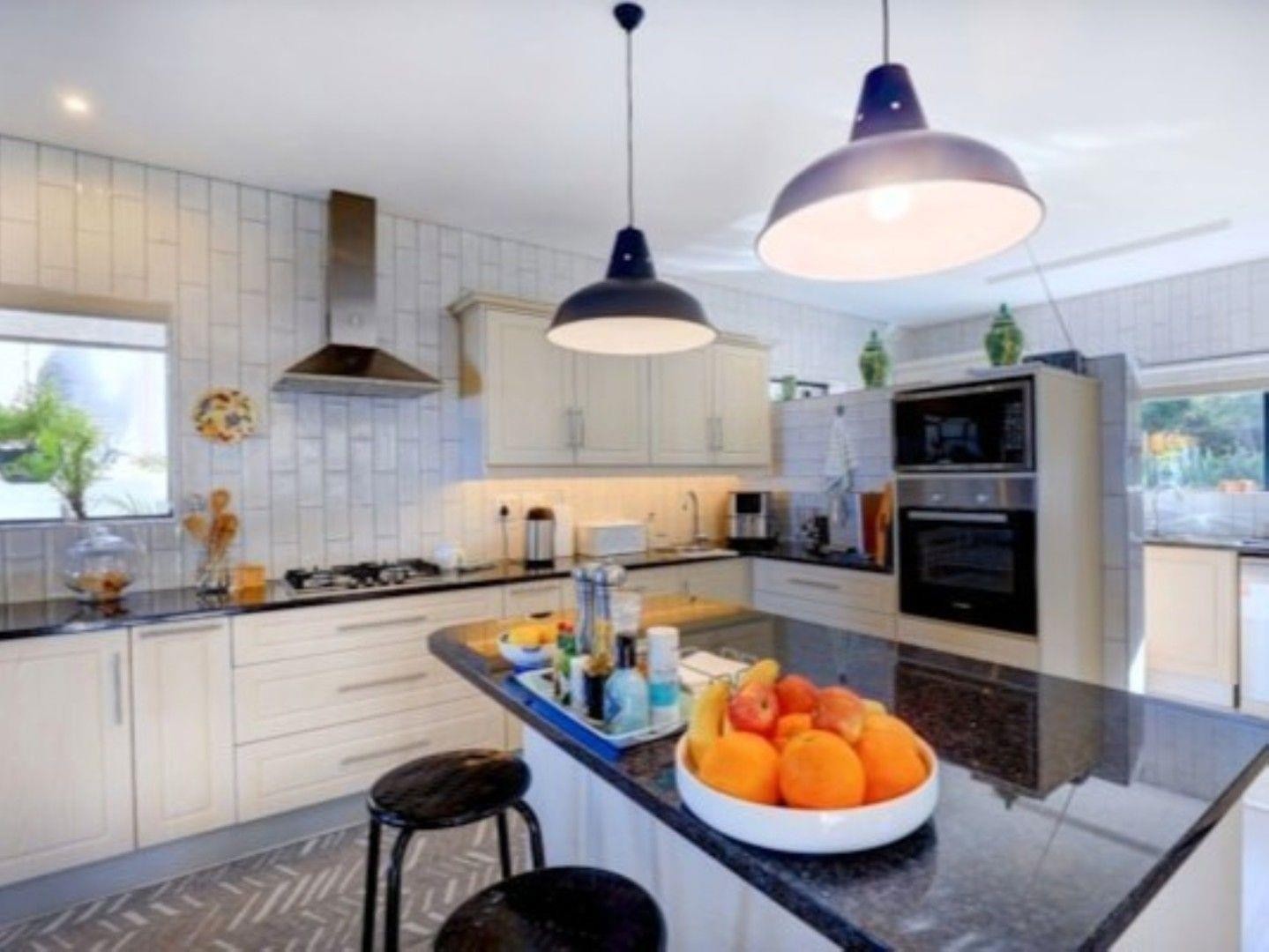 House for sale in Village On Sea, Mossel Bay, 307 m²