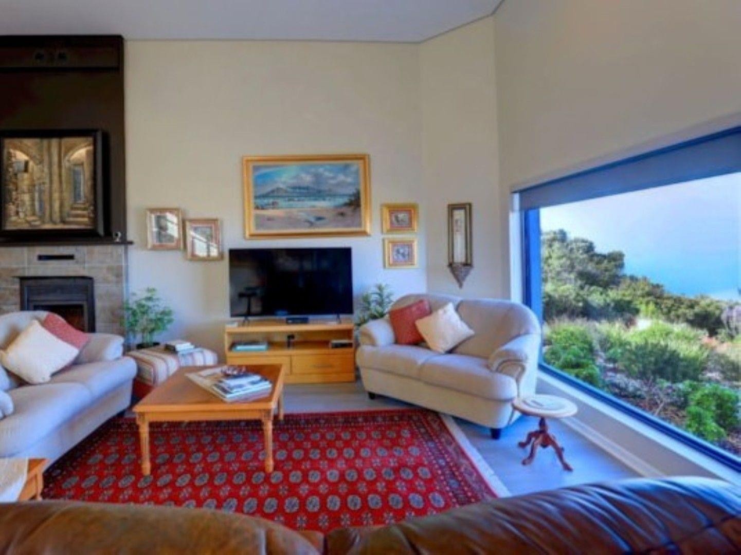 House for sale in Village On Sea, Mossel Bay, 307 m²