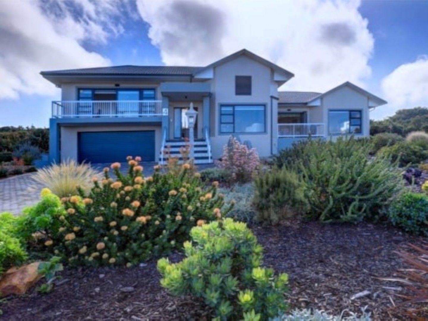 House for sale in Village On Sea, Mossel Bay, 307 m²