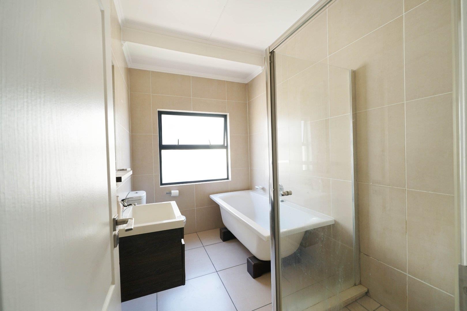 Apartment for rent in Fourways, Sandton, 53 m²