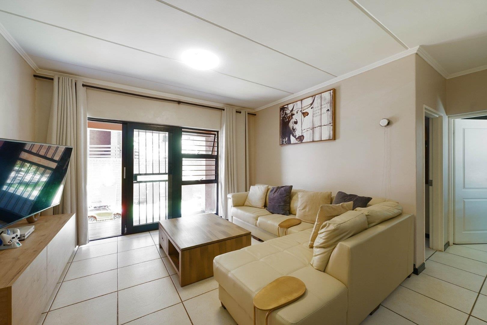 Apartment for sale in Douglasdale, Sandton, 65 m²
