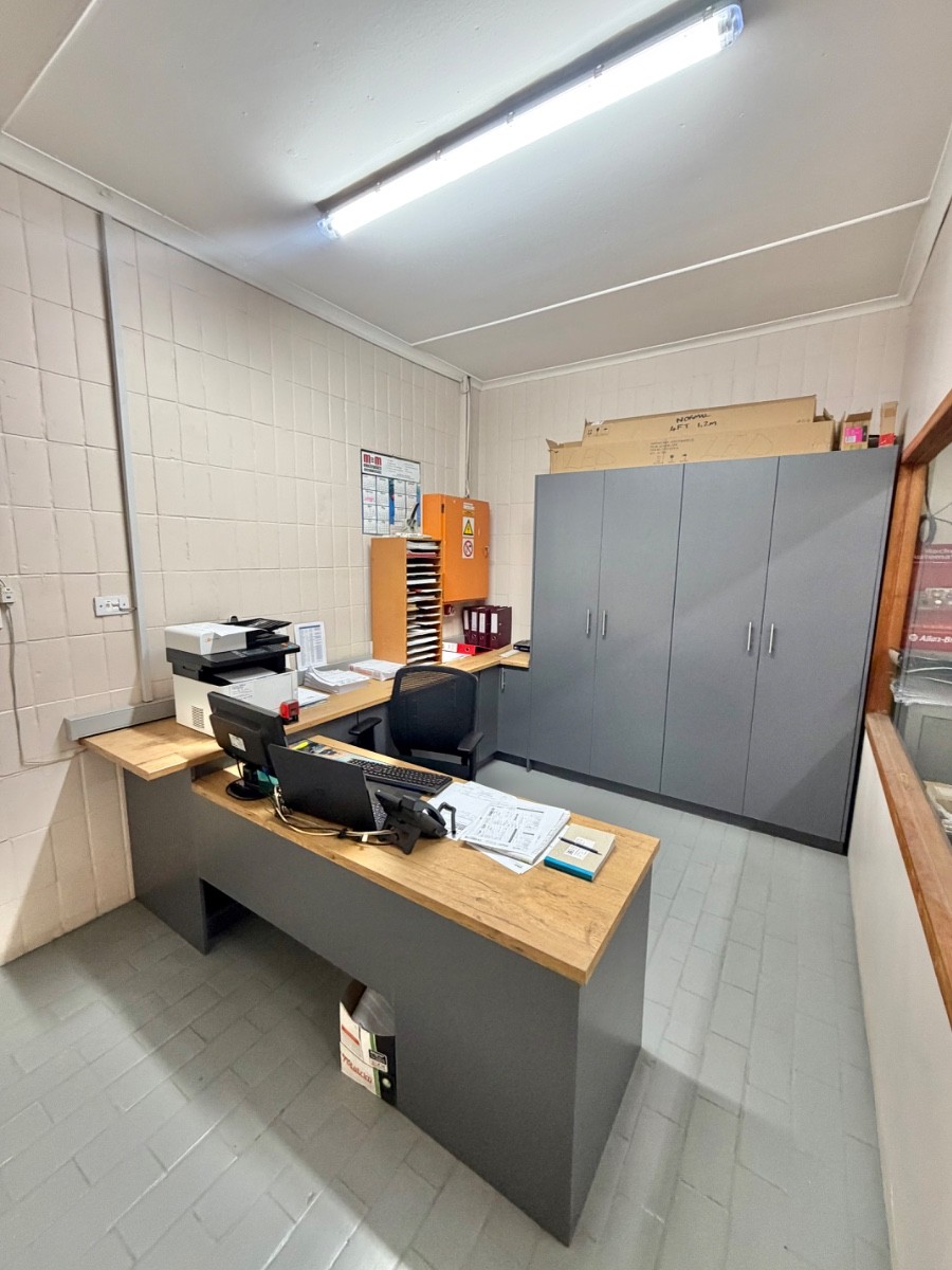Industrial Property for rent in Paarl Central, Paarl, 1136 m²