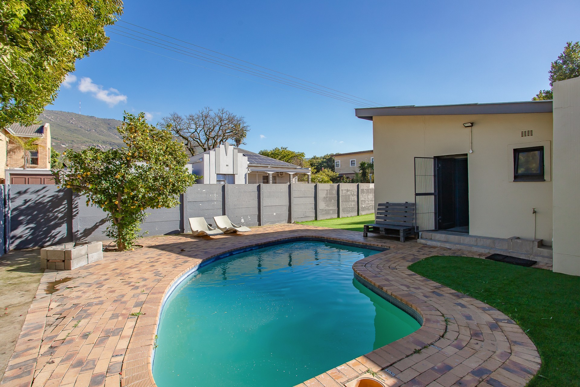 House for sale in Groenvlei, Paarl, Alant Street, Groenvlei, Paarl, Western Cape, 649 m²