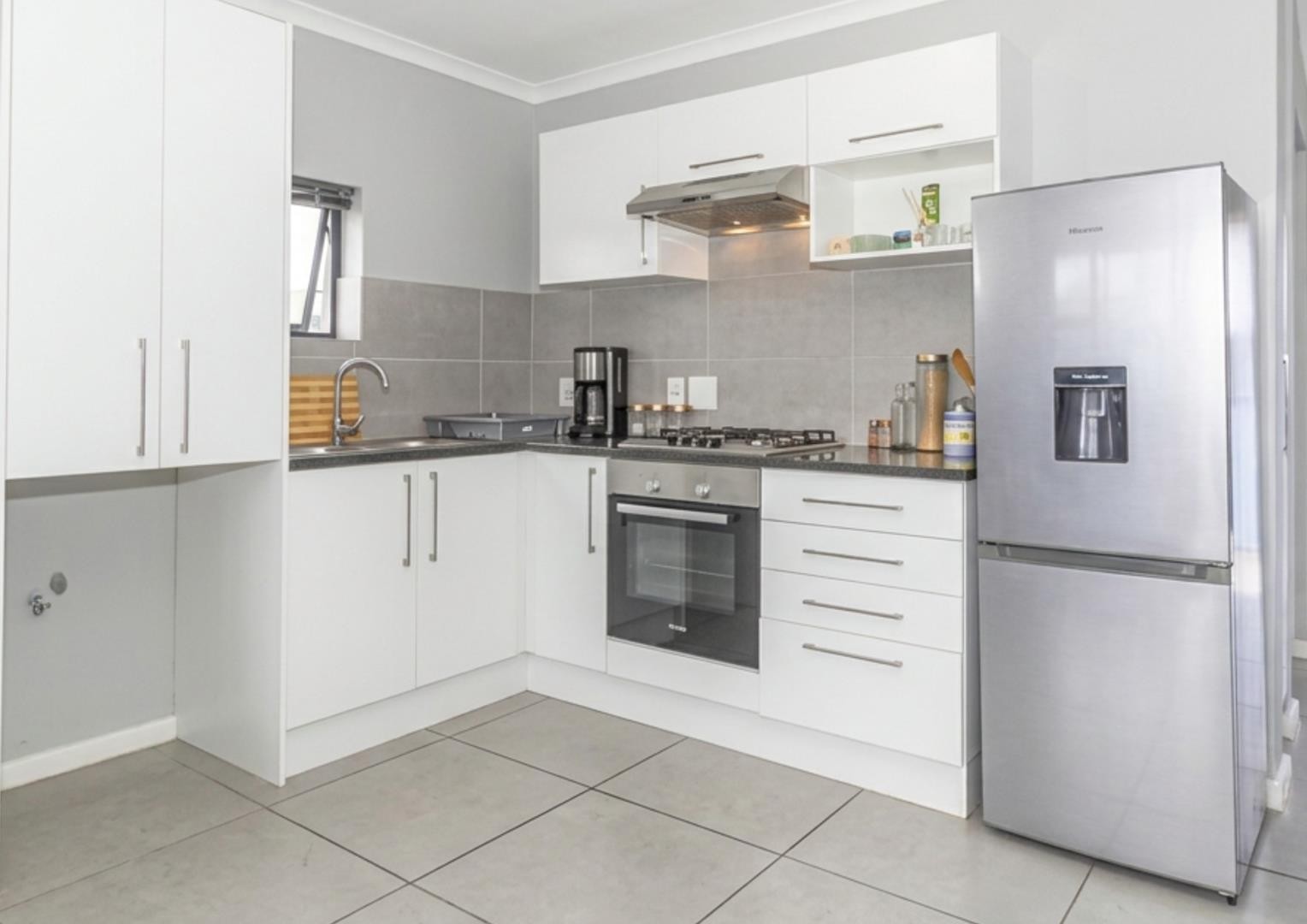 Apartment for sale in Burgundy Estate, Milnerton, 49 m²