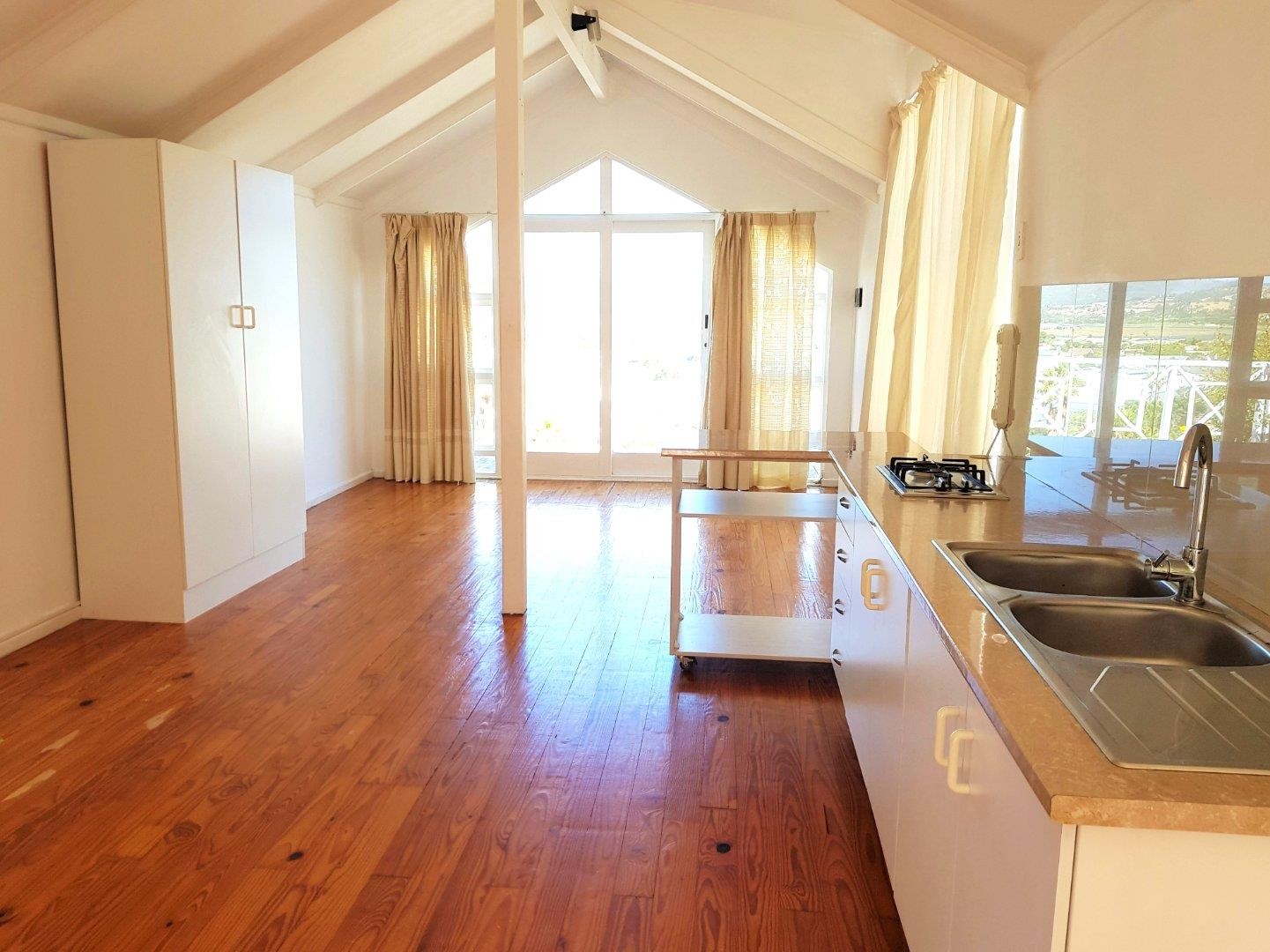 Apartment for rent in Knysna Central, Knysna, 43 m²