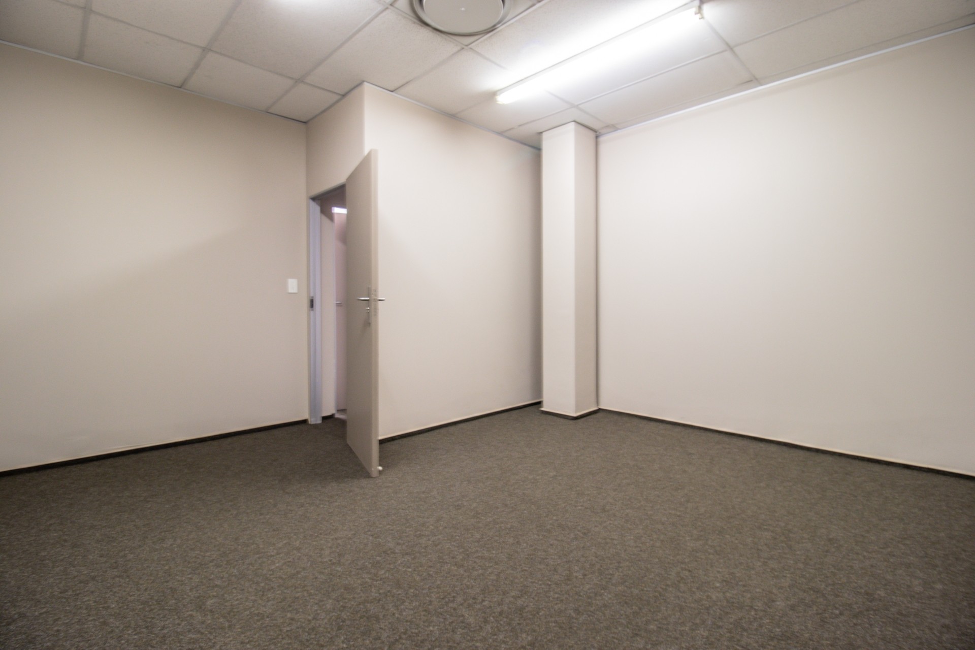 Commercial Property for rent in Johannesburg Central, Johannesburg, 76 m²