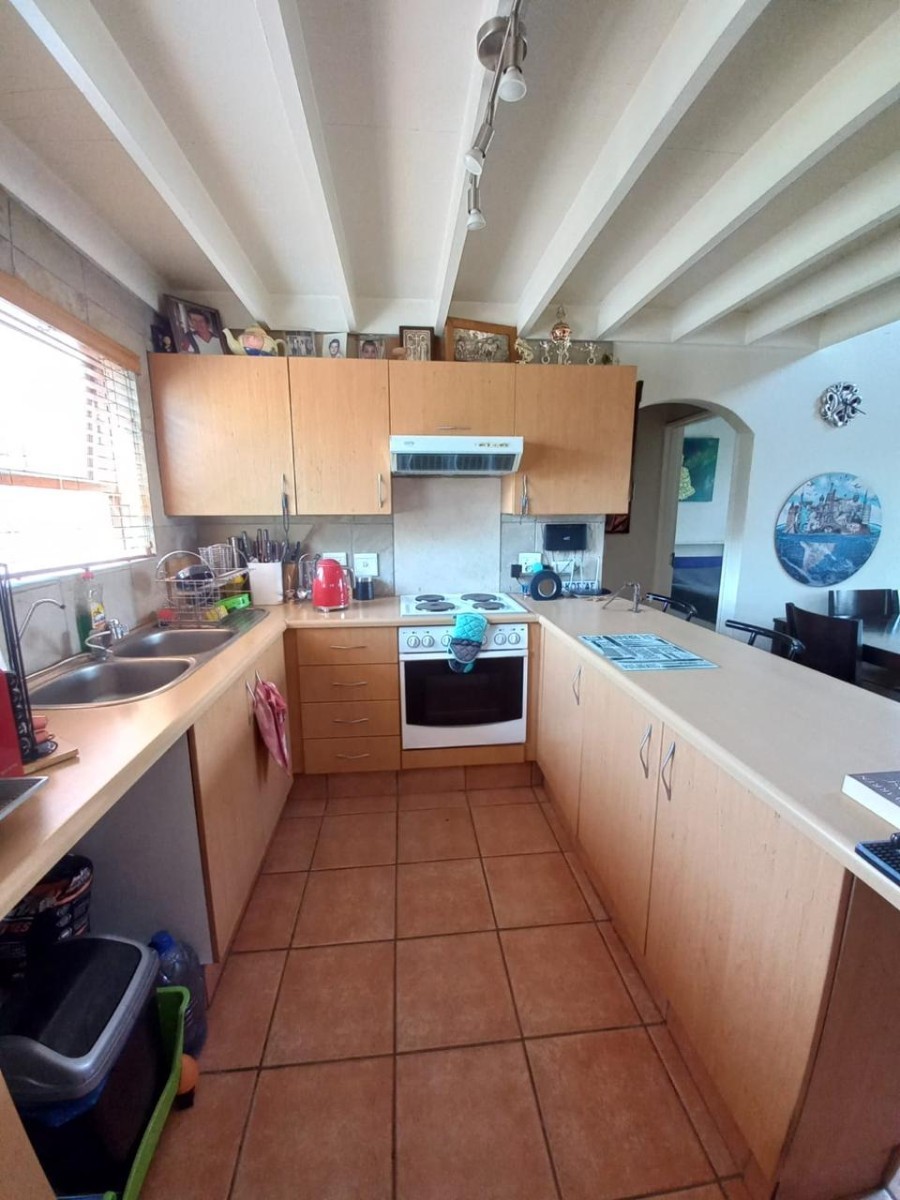 Apartment for sale in Waverley, Johannesburg