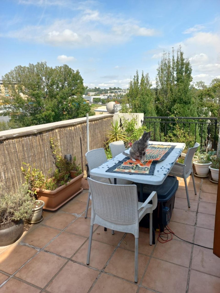 Apartment for sale in Waverley, Johannesburg