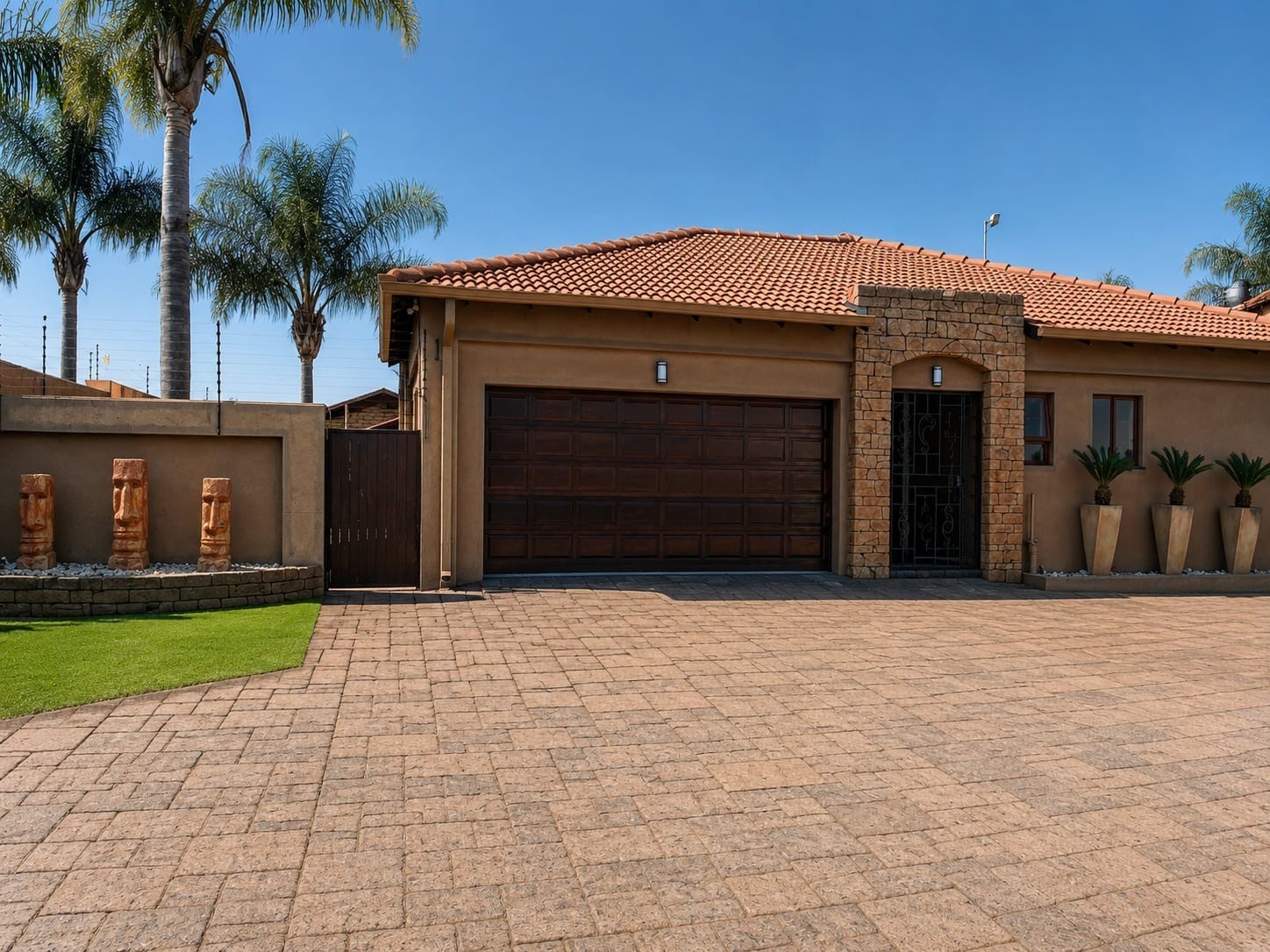 Duet for sale in Aerorand, Middelburg, 225 m²