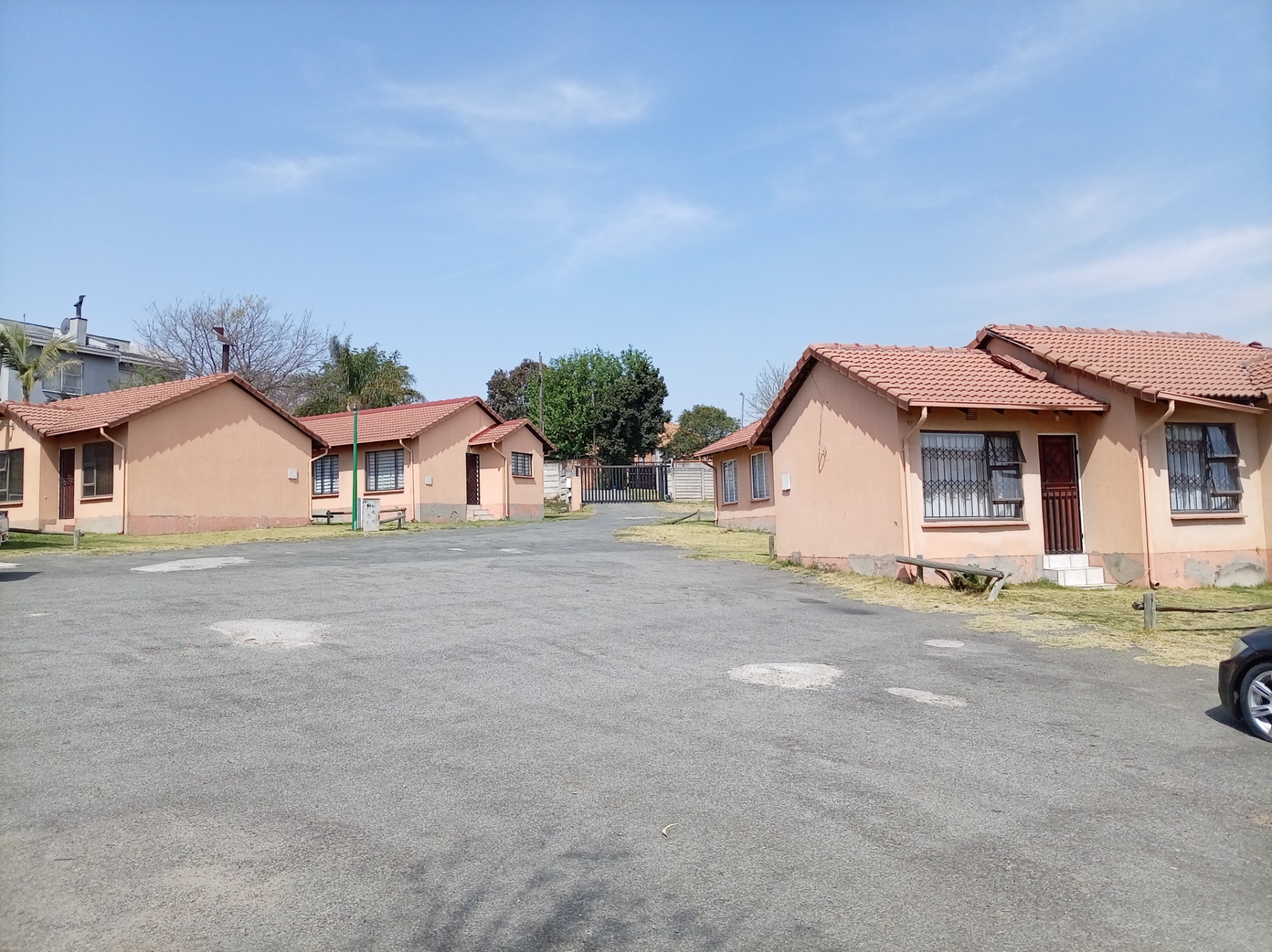 House for sale in Lombardy East, Lombardy, Johannesburg, 43 m²