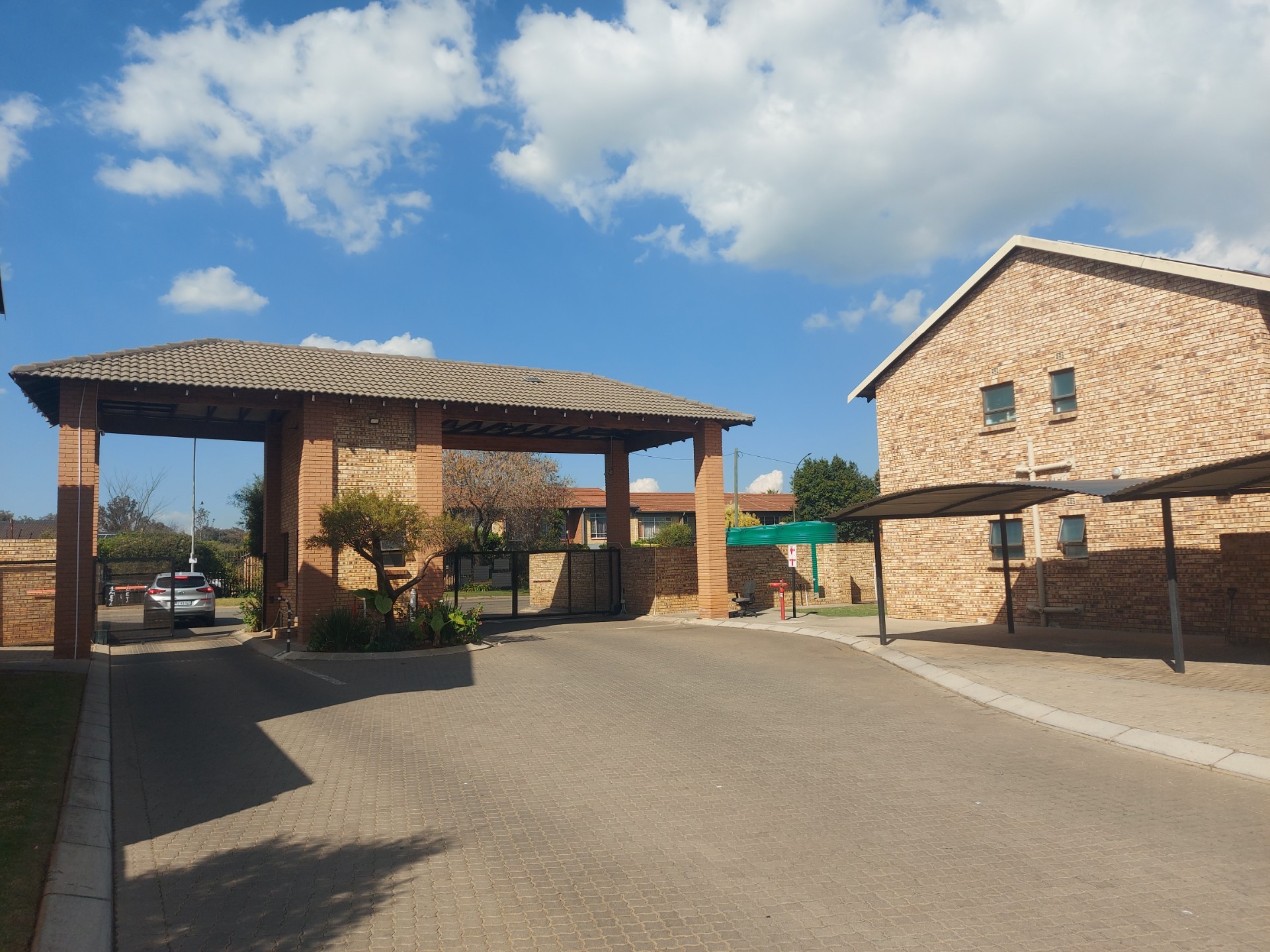 Apartment for sale in Goedeburg, Benoni, 8 (2nd floor), Brentwood Manor, 2 Meta Avenue, Goedeburg, Benoni, Gauteng, 102 m²