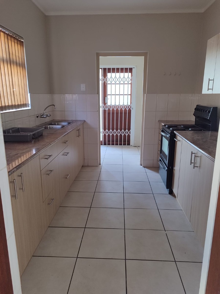 Duplex for rent in Avondale, Parow, 147 m²