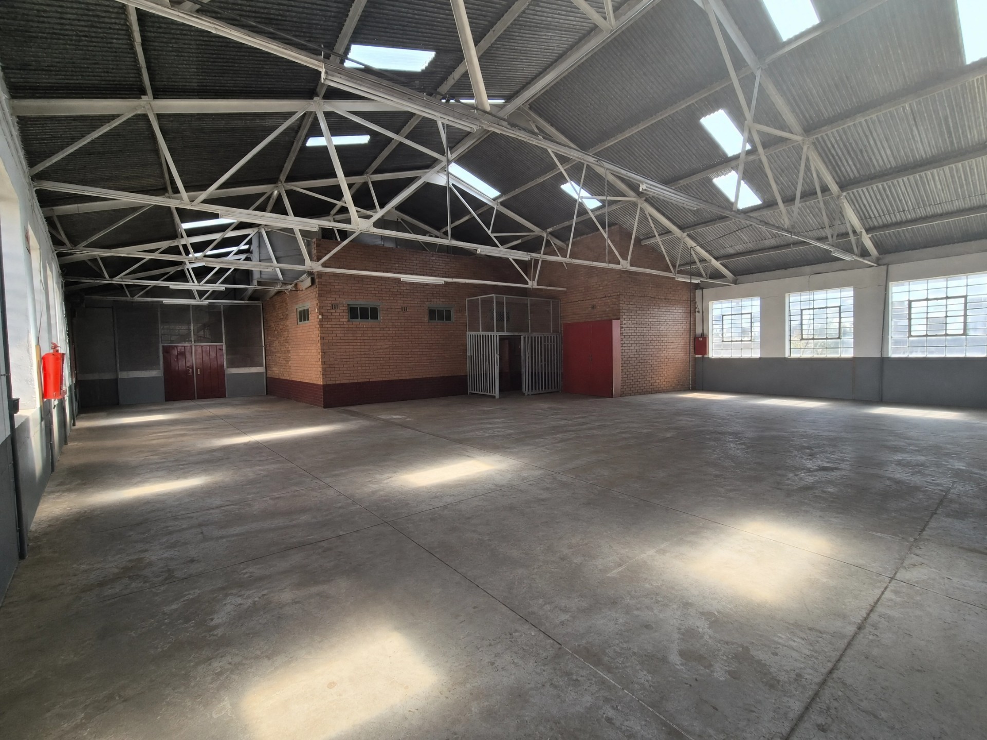 Warehouse for rent in Wychwood, Germiston, 500 m²