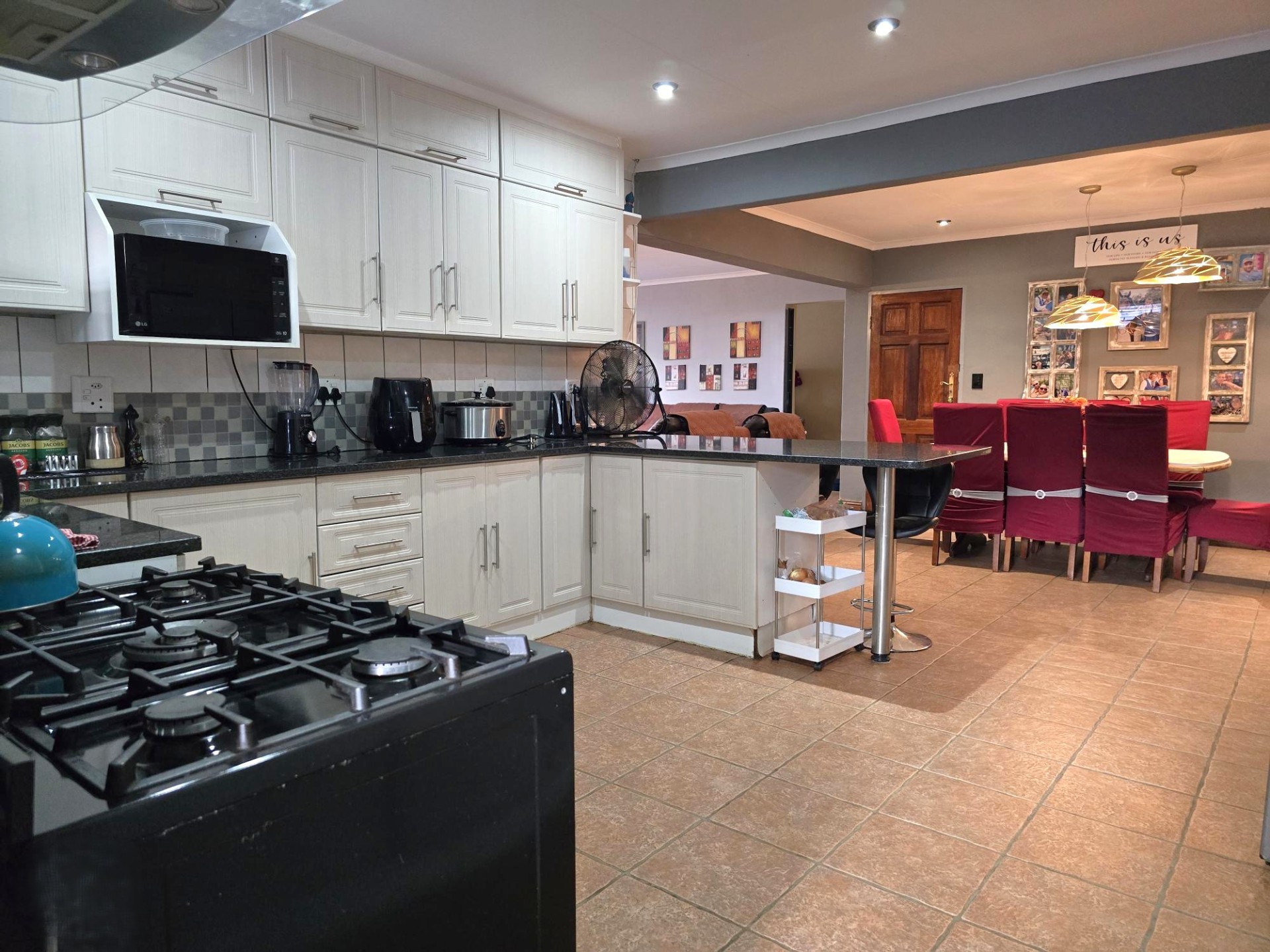 House for sale in Glen Marais, Kempton Park, 701 m²