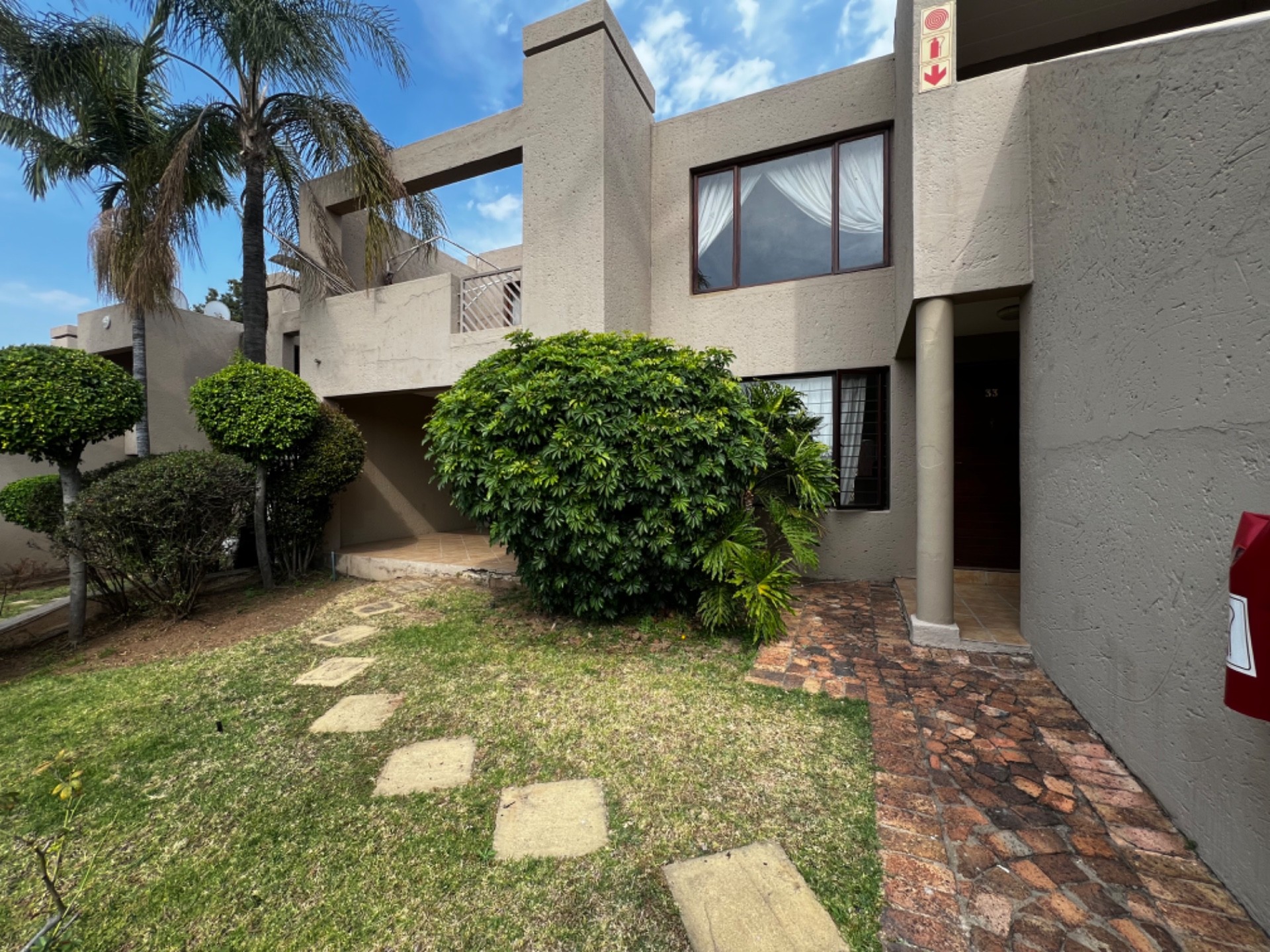 Spacious 2-Bedroom Ground-Floor Apartment  In Morningside