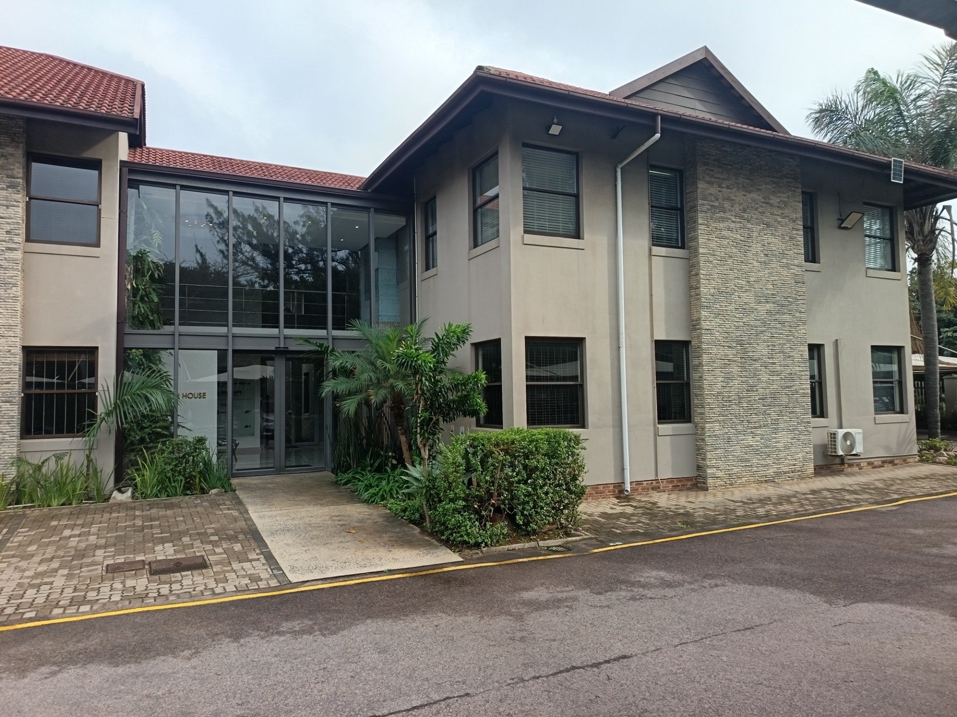 Office for rent in Glenashley, Durban North, KwaZulu Natal, 81 m²