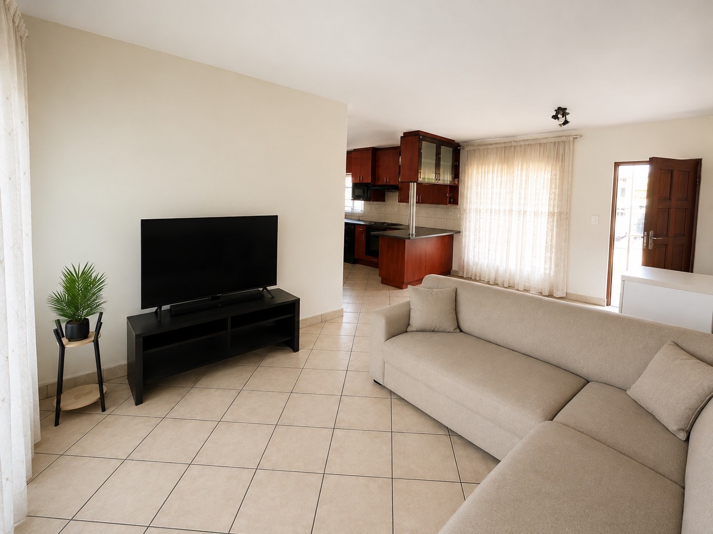 Townhouse for rent in Vorna Valley, Midrand, 72 m²