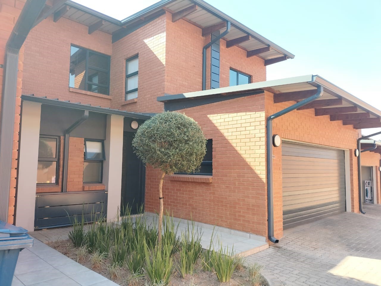Townhouse for rent in Six Fountains Residential Estate, Six Fountains, Pretoria, 192 m²