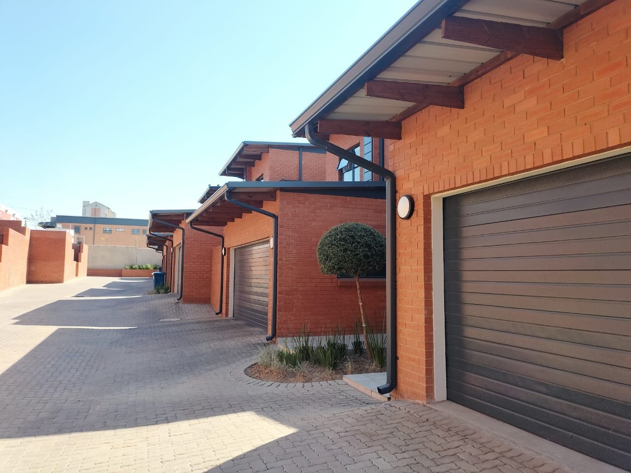 Townhouse for rent in Six Fountains Residential Estate, Six Fountains, Pretoria, 192 m²