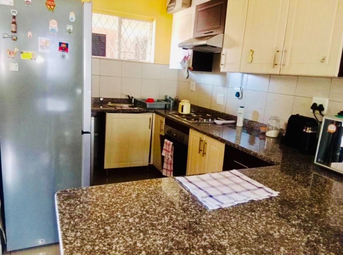 Apartment for sale in Glenwood, Durban, KwaZulu Natal, 68 m²