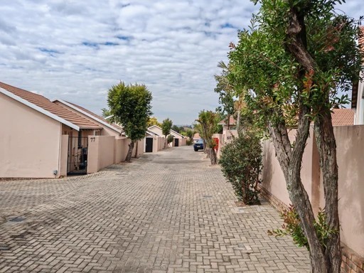 Townhouse for rent in Northwold, Randburg, 72 m²
