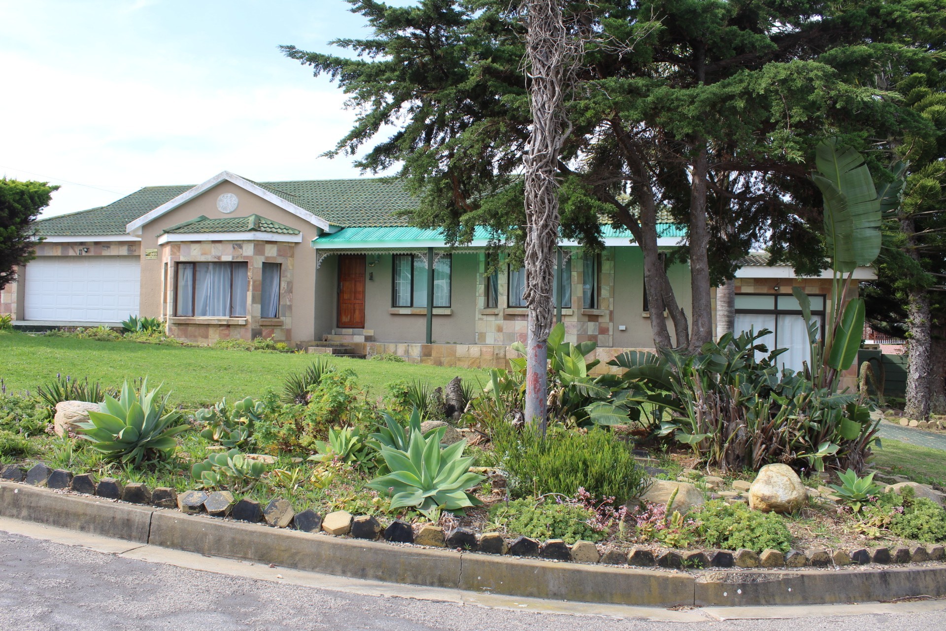 House for sale in Dana Bay, Mossel Bay, 250 m²