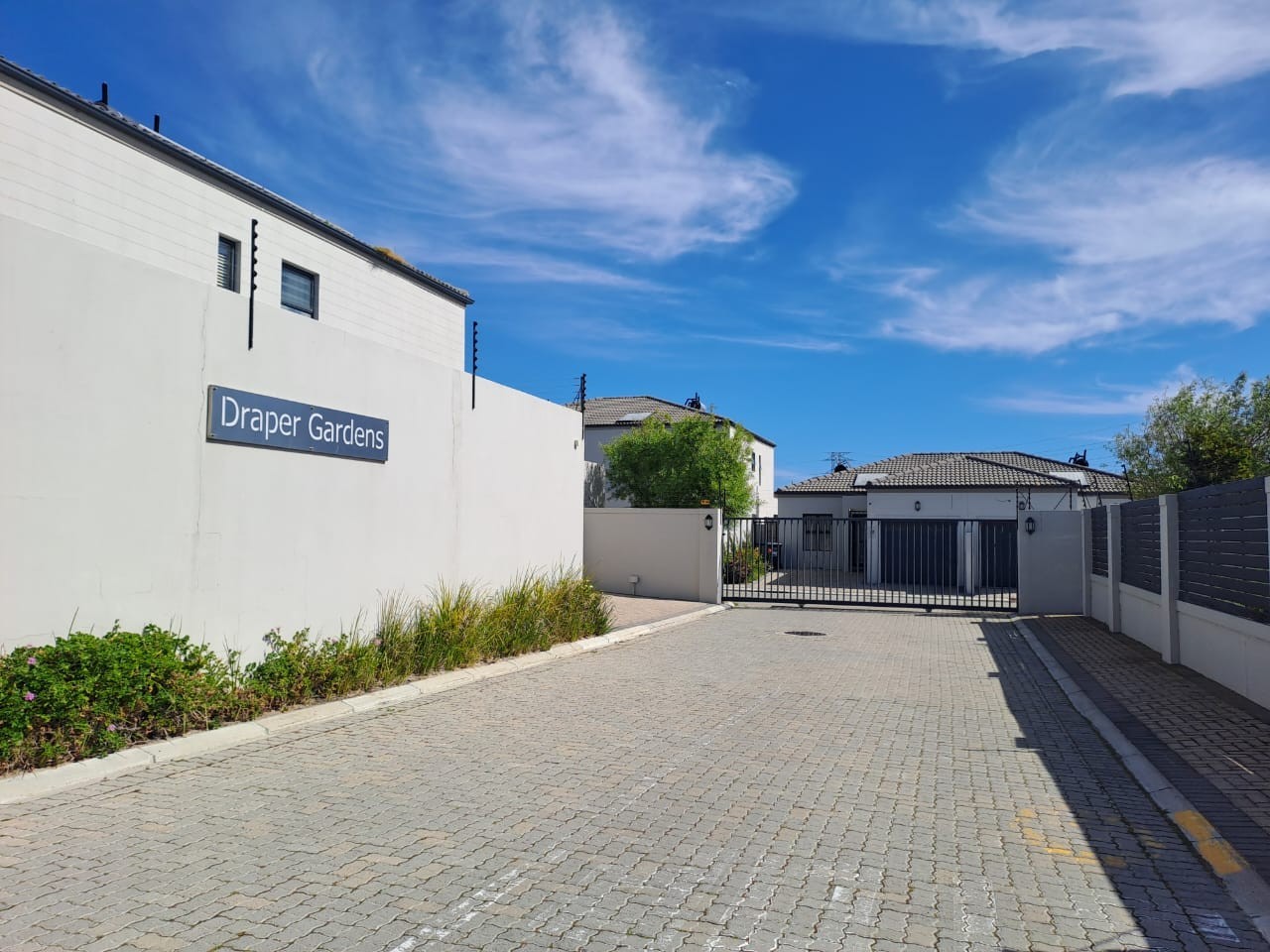 Townhouse for rent in Parklands North, Blouberg, 209 m²