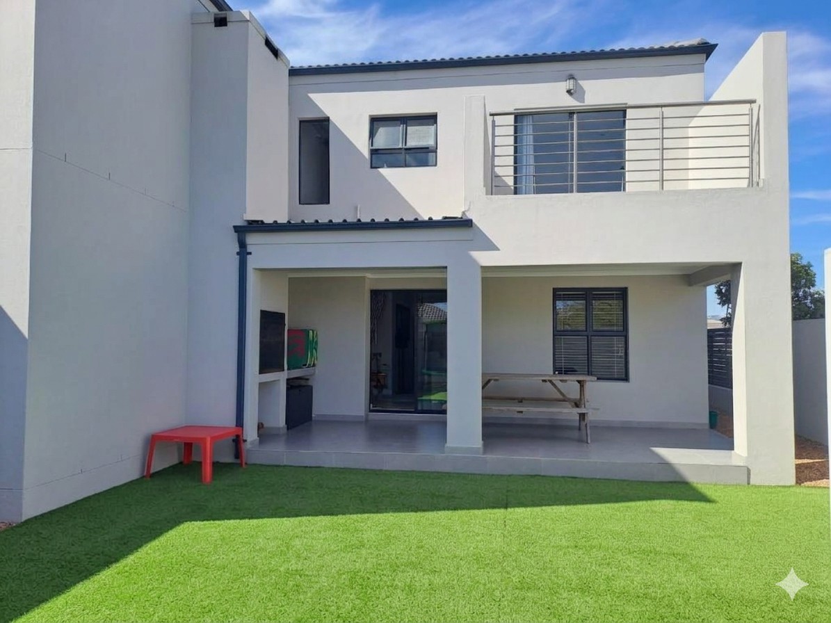 Townhouse for rent in Parklands North, Blouberg, 209 m²