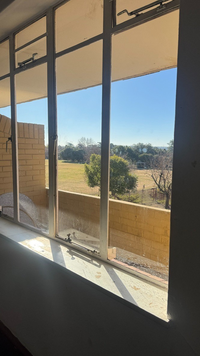 Apartment for sale in Parkhill Gardens, Germiston, 1 4 Gill St, Parkhill Gardens, Germiston, 1401 (2nd floor), Lapworth Grange, 4 Gill Street, Parkhill Gardens, Germiston, Gauteng