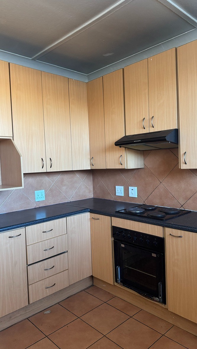 Apartment for sale in Parkhill Gardens, Germiston, 1 4 Gill St, Parkhill Gardens, Germiston, 1401 (2nd floor), Lapworth Grange, 4 Gill Street, Parkhill Gardens, Germiston, Gauteng