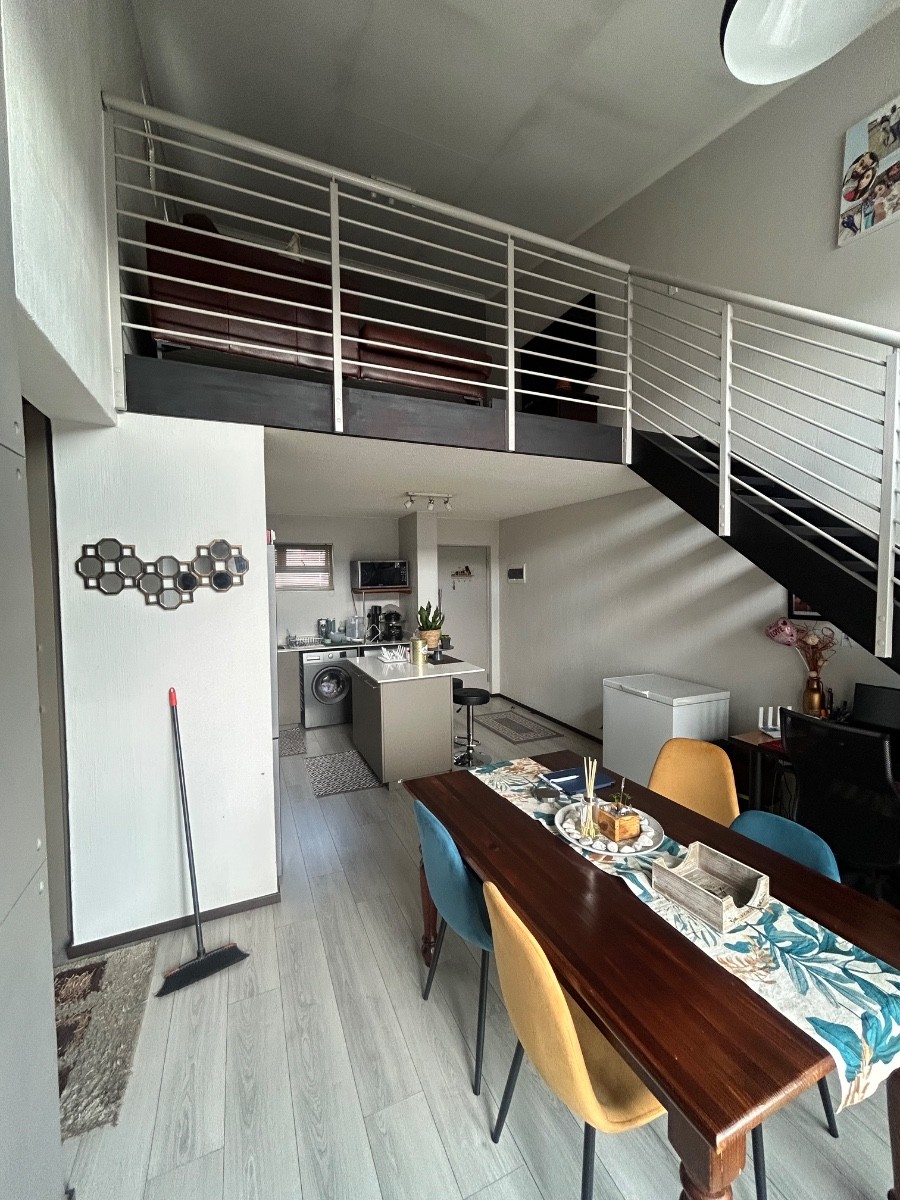 Apartment for sale in Broadacres, Sandton, 81 m²