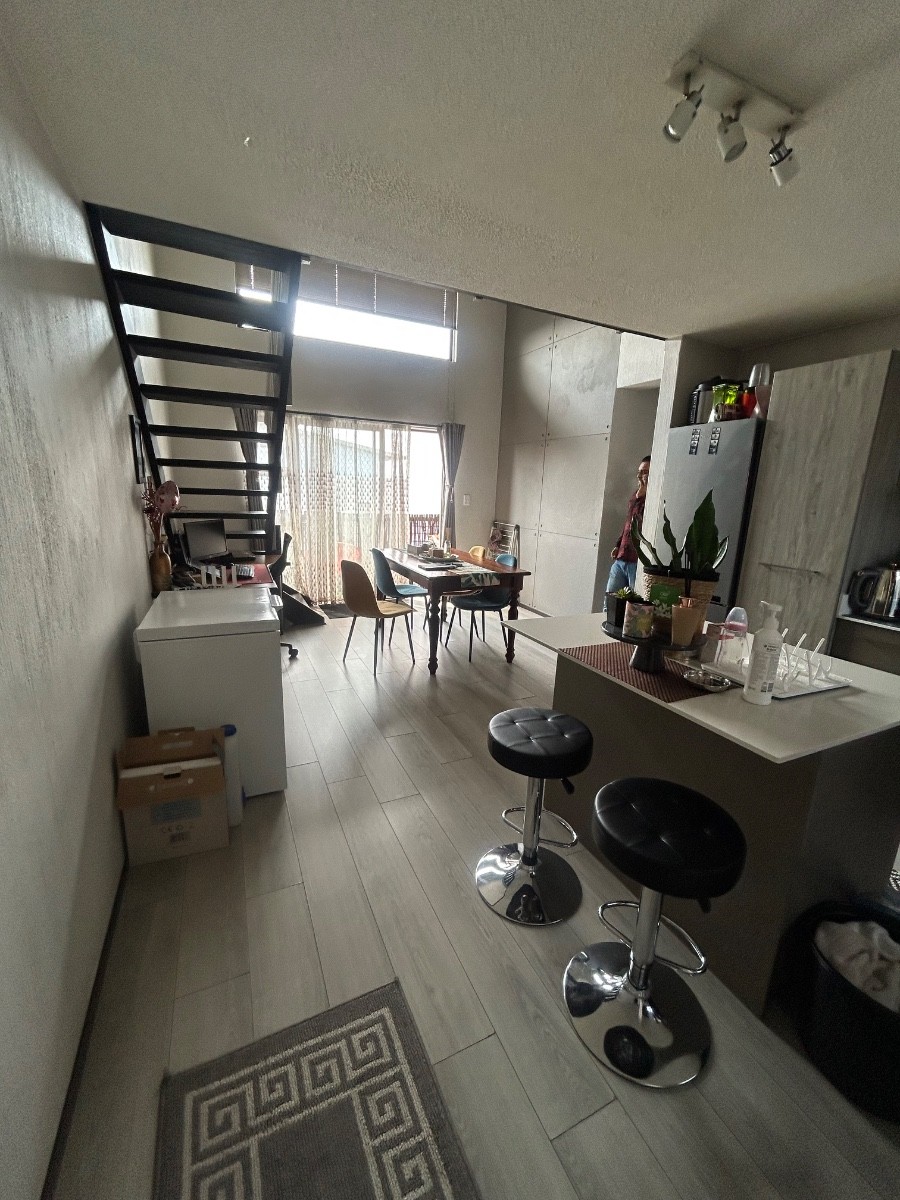 Apartment for sale in Broadacres, Sandton, 81 m²