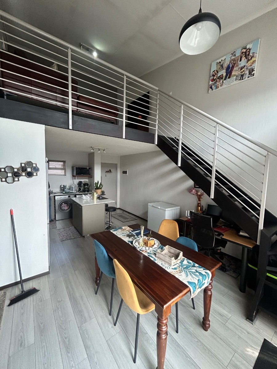 Apartment for sale in Broadacres, Sandton, 81 m²