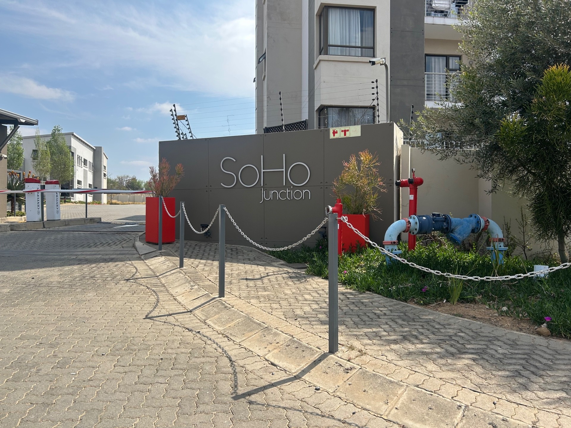 Apartment for sale in Broadacres, Sandton, 81 m²