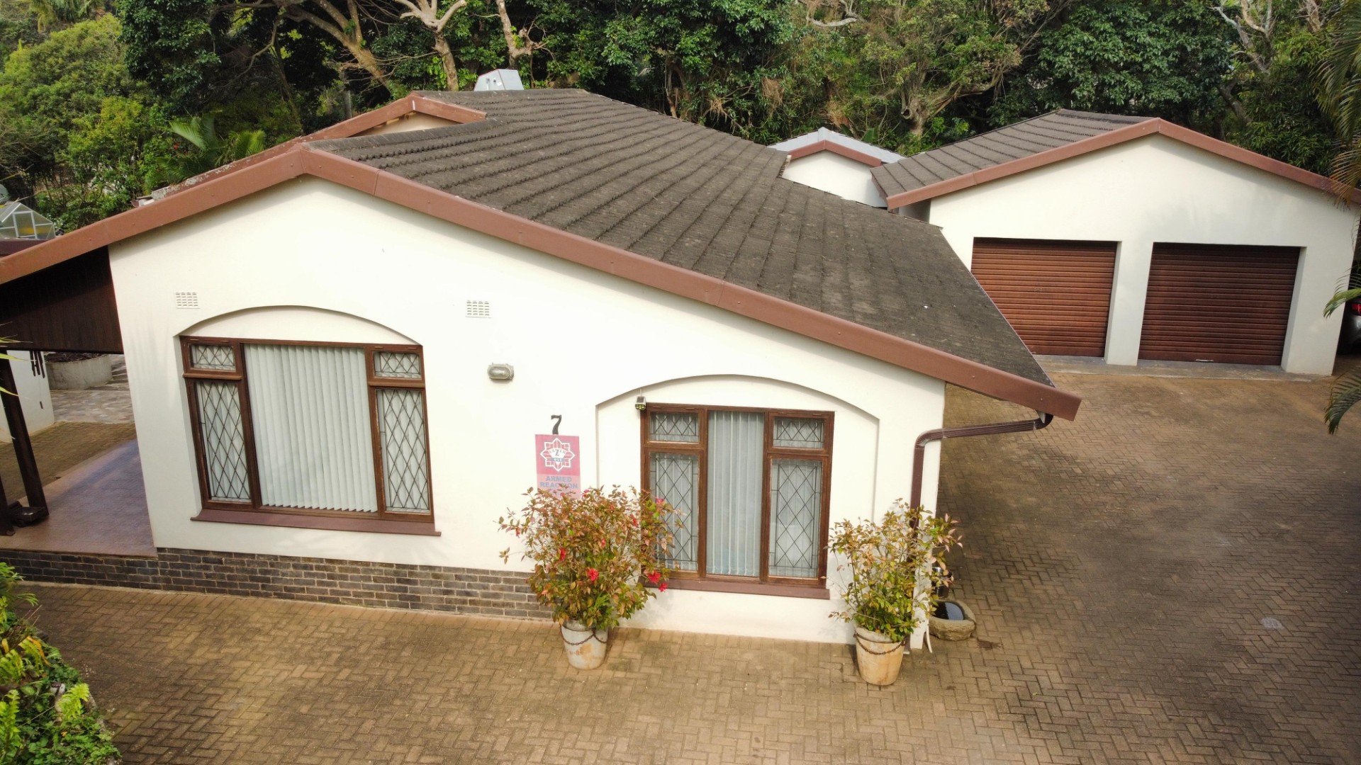 House for sale in Umtentweni, Port Shepstone, KwaZulu Natal, 330 m²