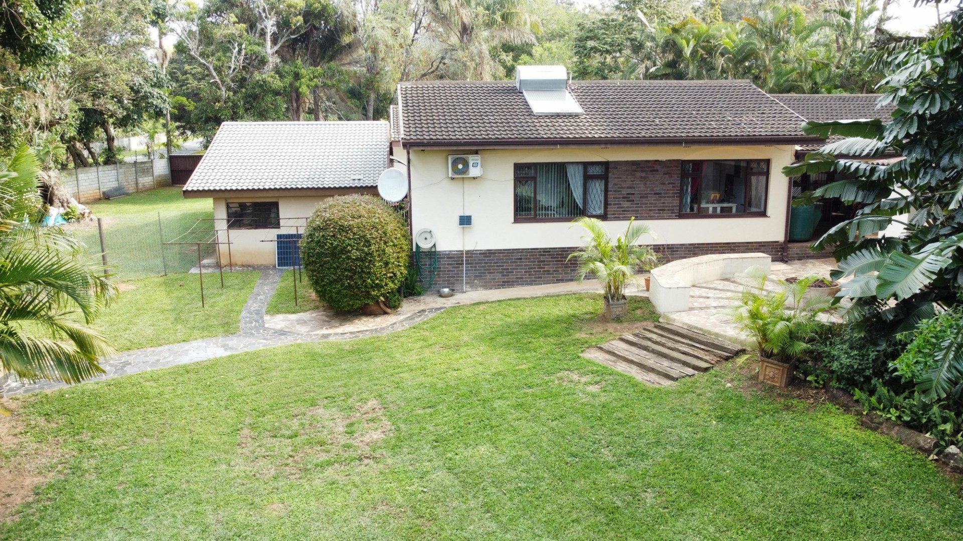 House for sale in Umtentweni, Port Shepstone, KwaZulu Natal, 330 m²