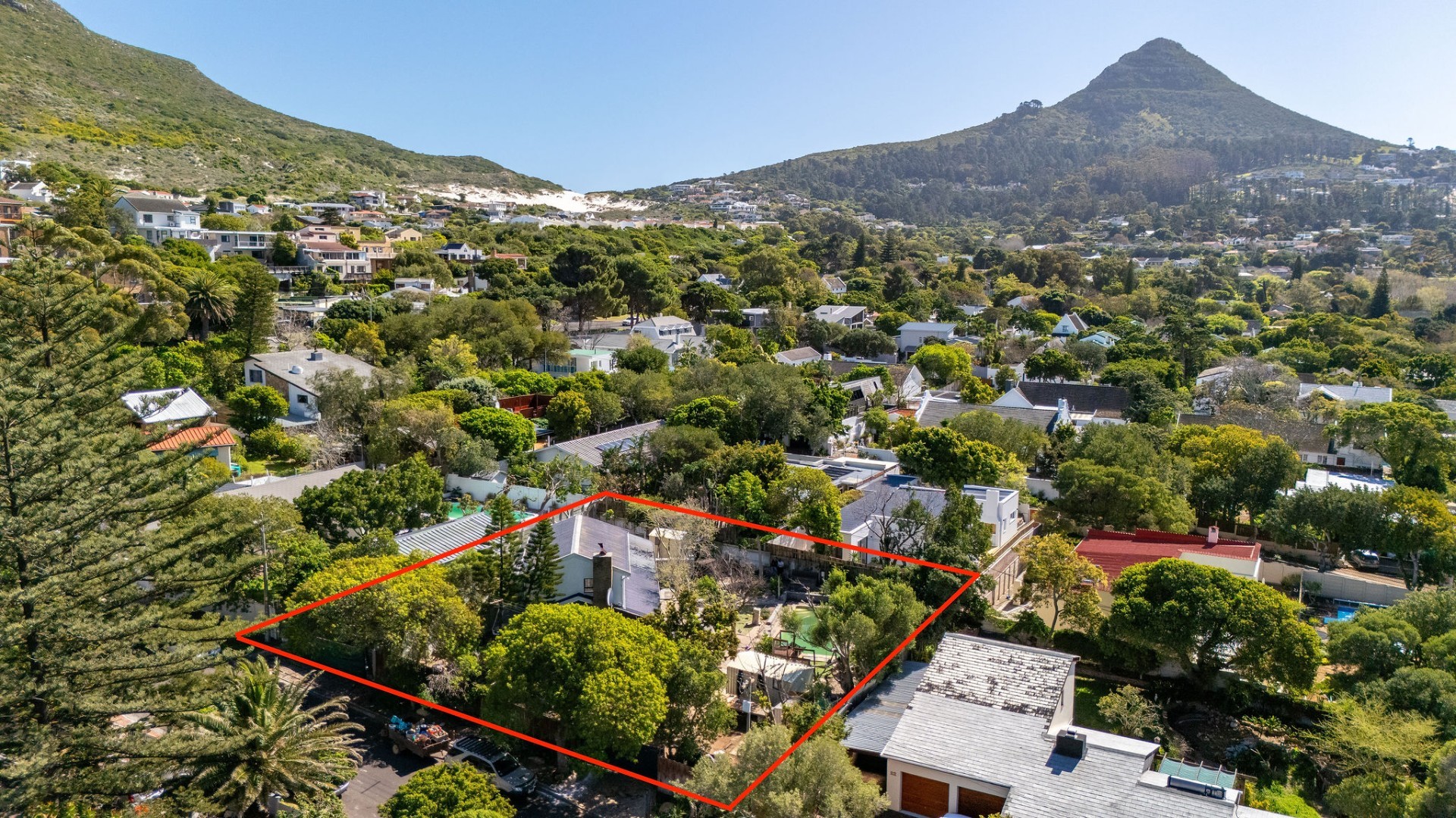 House for sale in Beach Estate, Hout Bay, 310 m²