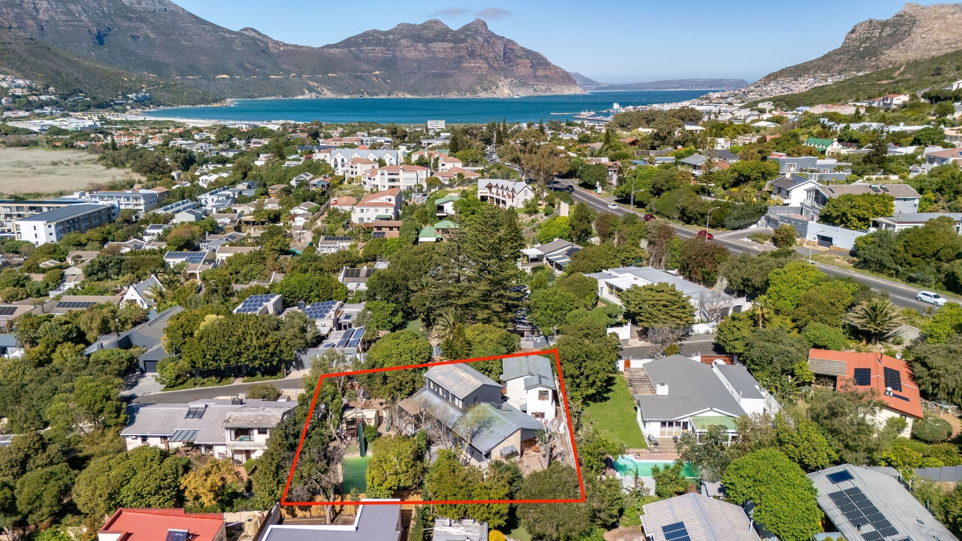 House for sale in Beach Estate, Hout Bay, 310 m²