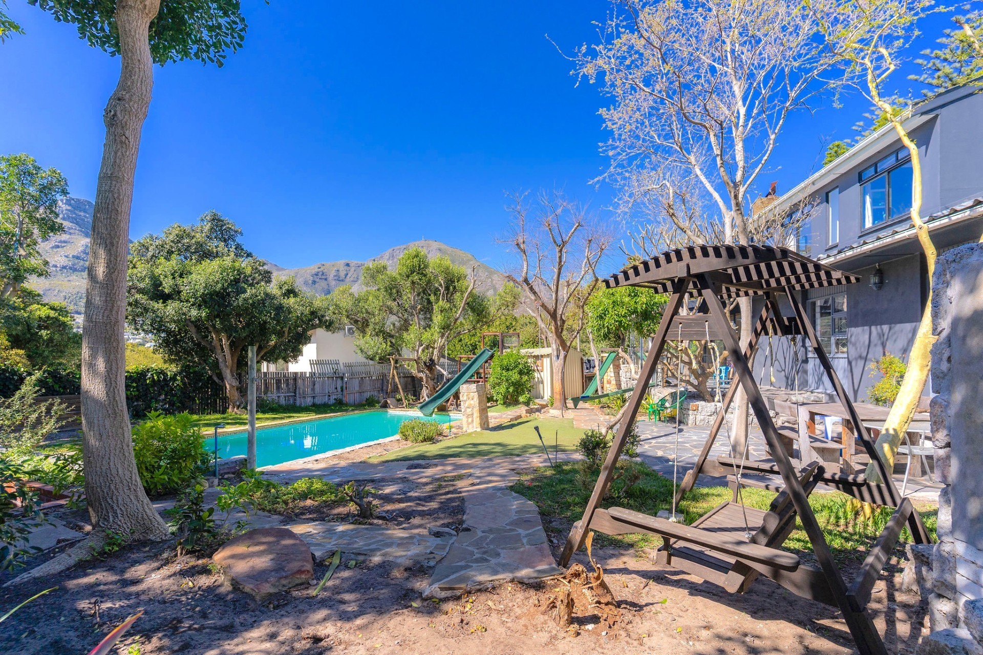 House for sale in Beach Estate, Hout Bay, 310 m²