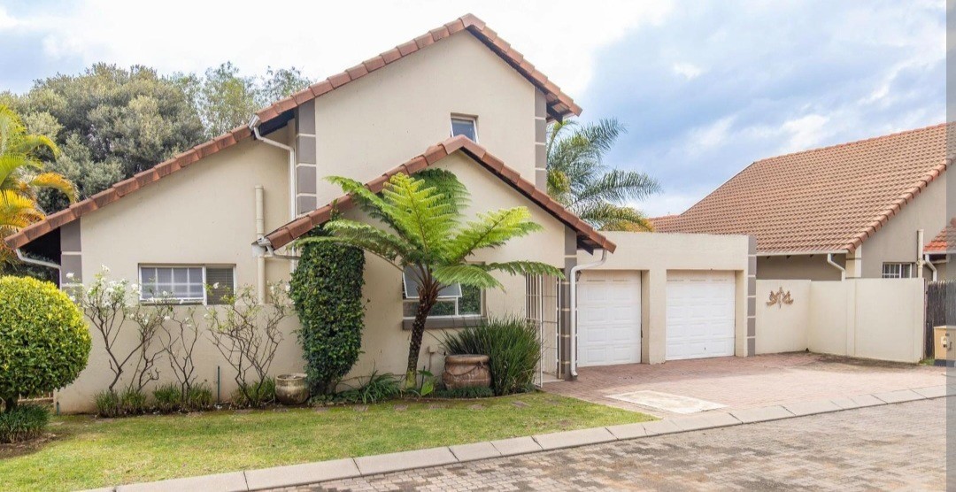 House for sale in Broadacres, Sandton, 190 m²