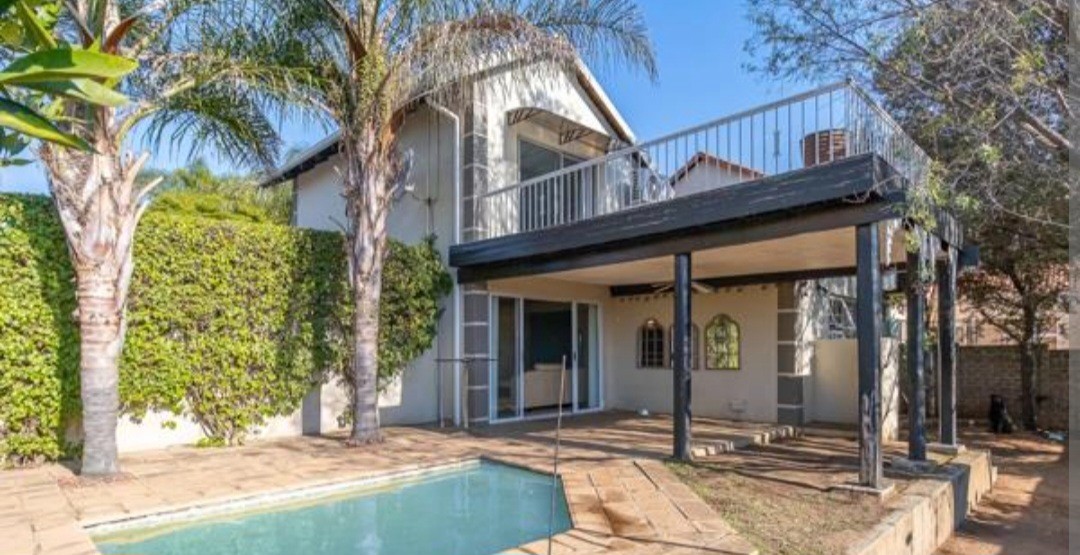 House for sale in Broadacres, Sandton, 190 m²