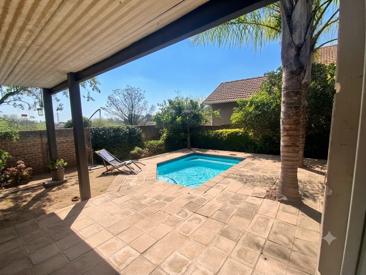 House for sale in Broadacres, Sandton, 190 m²